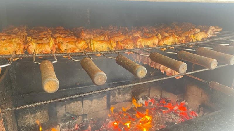 Assados na Brasa CWB – Casa de Carnes, Marmita com carne Assada, Costela & Feijoada em Curitiba