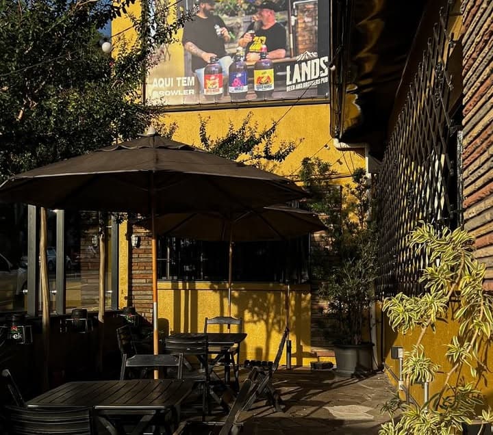 Lands Beer and Brothers Pub