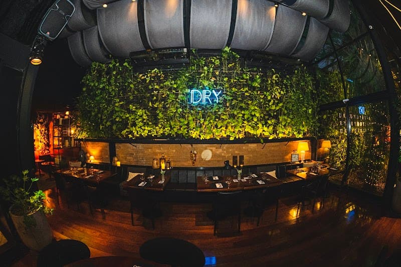Dry Moments & Drinks