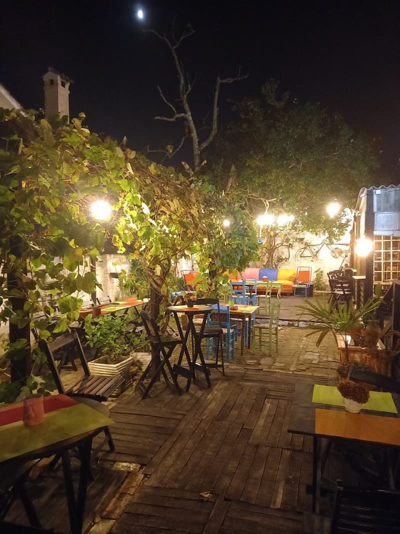Utopia Casa Bar