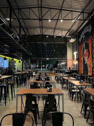 V8 Garagem Bar