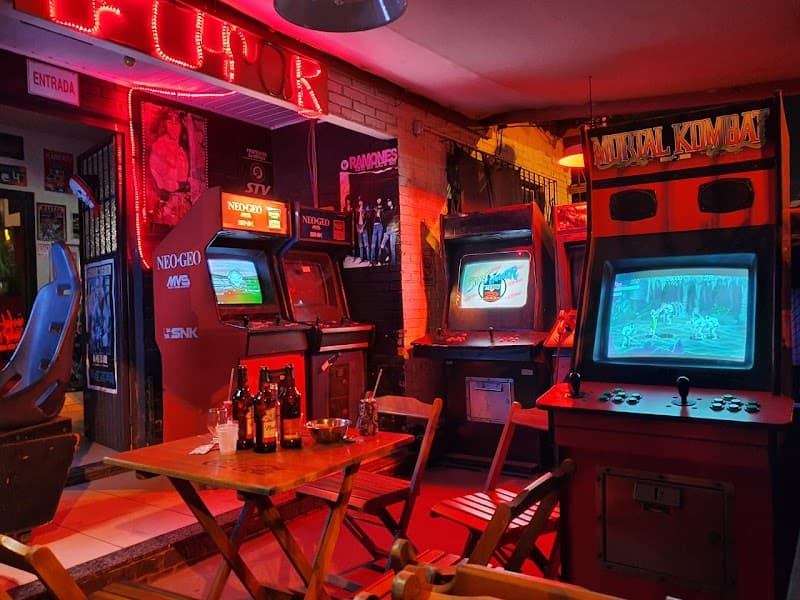 The Old School House - Arcade Beer Burguer