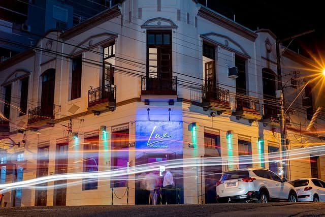 Lux Lounge & Bar
